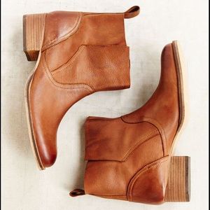 Ecote side overlap boot